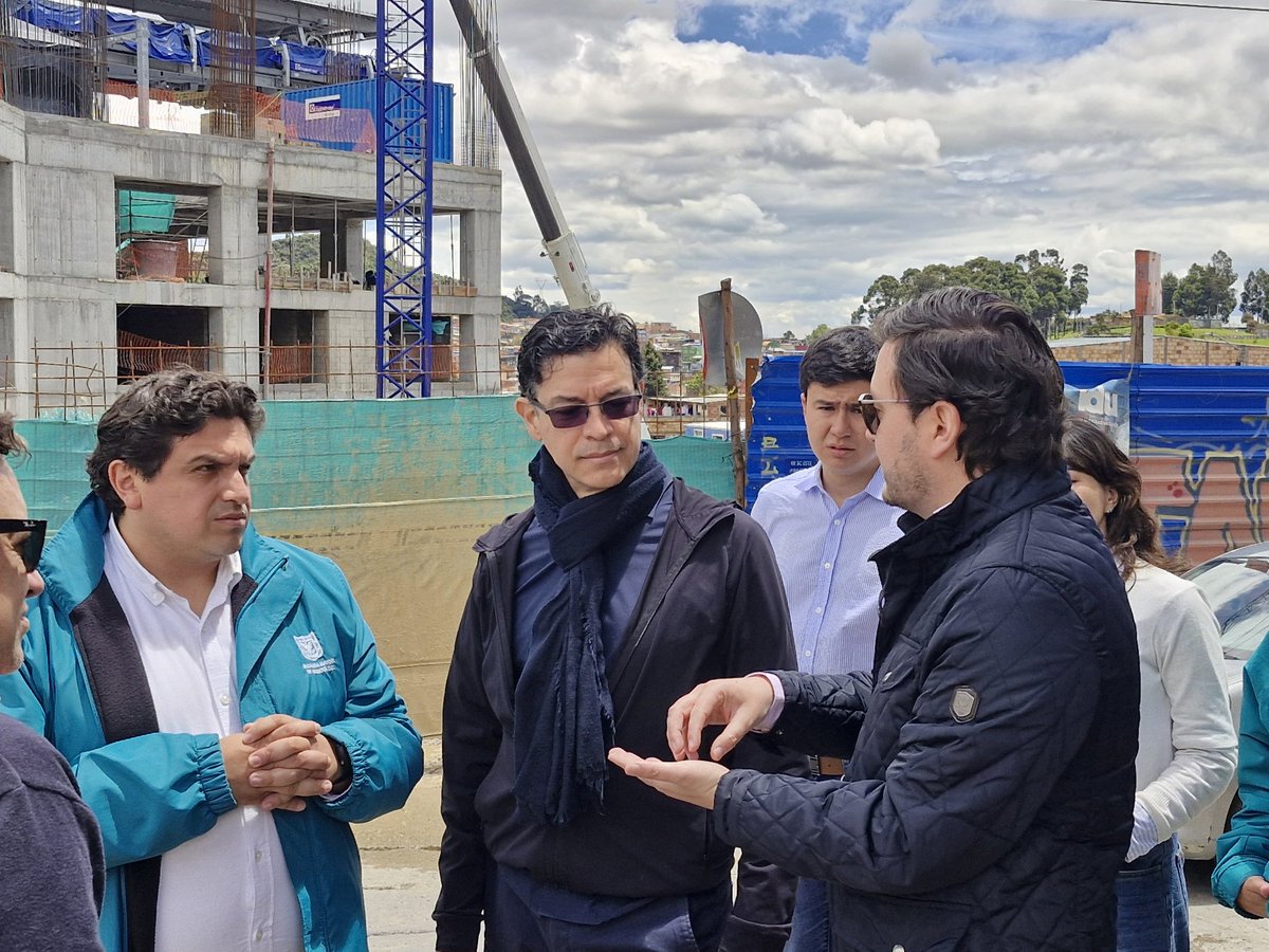 ONU-Habitat Países Andinos (@onuhabitatandin) on Twitter photo Junto a <a href="/habitatbogota/">Secretaría del Hábitat</a> visitamos la localidad de San Cristóbal, en Bogotá 🇨🇴, para conocer los avances de la Estrategia de Revitalización, que incluye mejoras en vivienda, espacio público y servicios en torno a las futuras estaciones La Victoria y Altamira del cable aéreo 🚊 Junto a <a href="/habitatbogota/">Secretaría del Hábitat</a> visitamos la localidad de San Cristóbal, en Bogotá 🇨🇴, para conocer los avances de la Estrategia de Revitalización, que incluye mejoras en vivienda, espacio público y servicios en torno a las futuras estaciones La Victoria y Altamira del cable aéreo 🚊