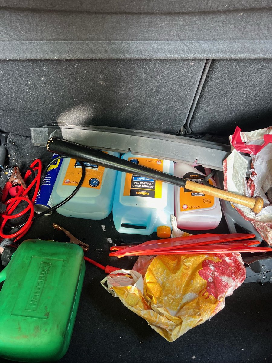 MetTaskforce's tweet image. U517 were out on patrol this evening and came across a vehicle which roused their suspicions. intel showed the vehicle involved in all sorts of criminality. Upon stopping the vehicle the driver was over the limit for cocaine and this casually in the boot. Space for 1. ^5882U