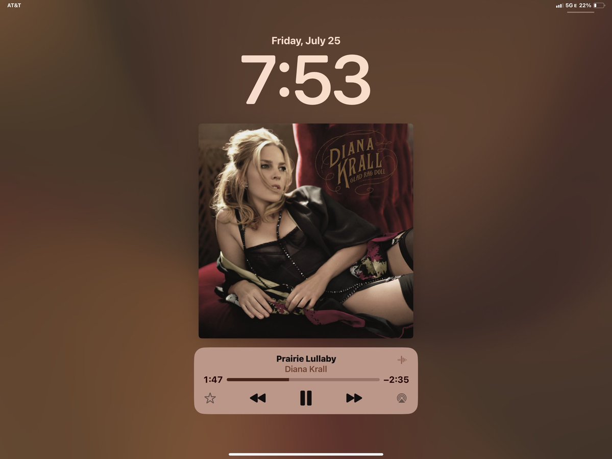 JellyDonutsRule's tweet image. This is such a chill, almost lounge-y-esque, vibing album. Good listen.