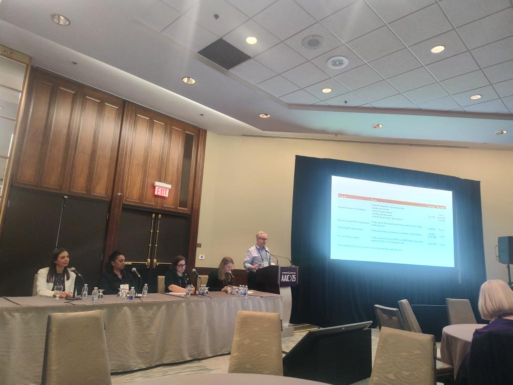 grinberg_t's tweet image. Great way to warm up for #AAIC2025 week! @ISTAART symposium brought together multiple funding agencies supporting #earlycareerresearchers. I learned about several opportunities I hadn’t heard of before. Huge thanks to @HeatherAlz for organizing. @alzassociation
