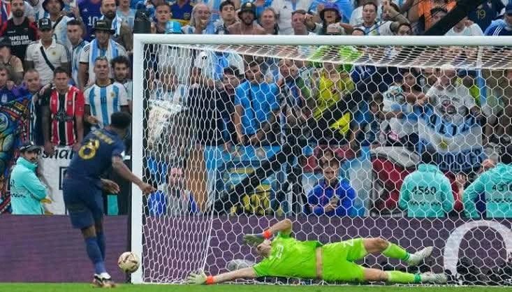blackculer's tweet image. Hapa FIFA walimwambia Chwameni apige mpira nje ,Argentina wabebe kombe, kwa mujibu wa mashabiki wa Pendu