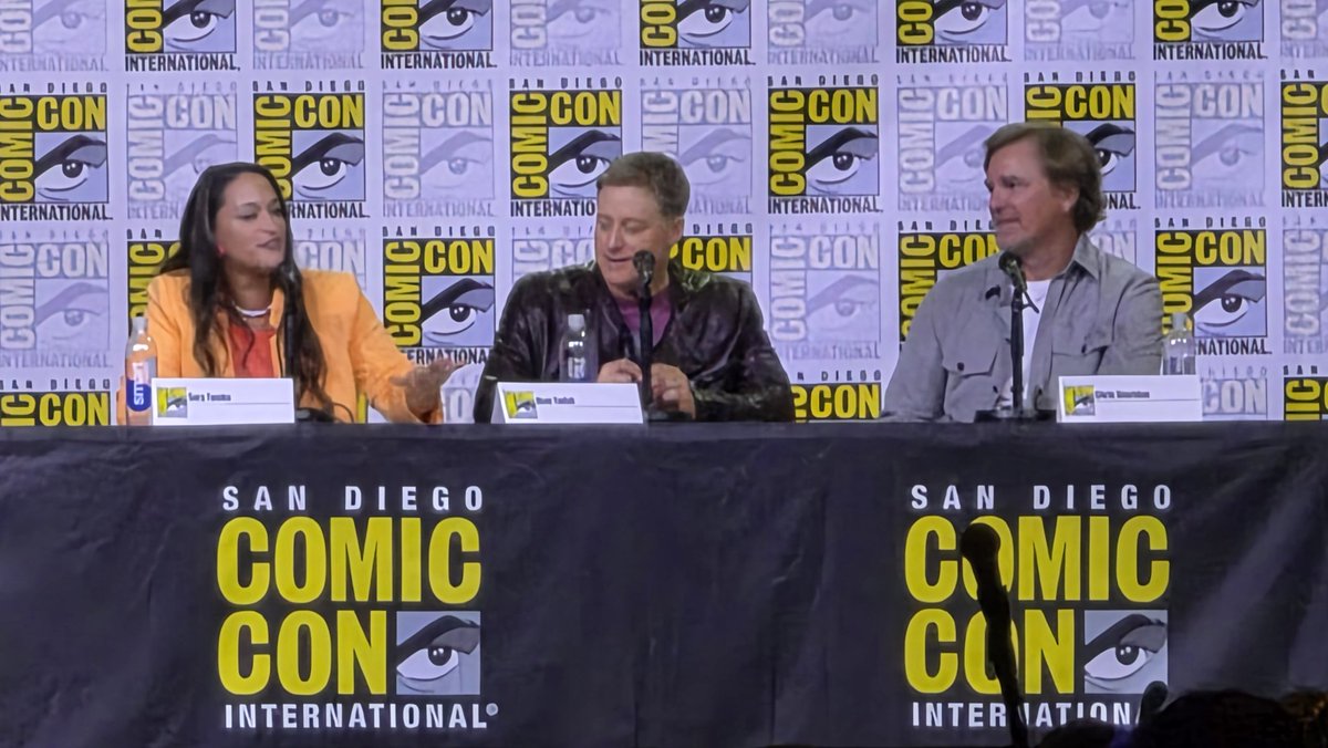 RobSWhiteside's tweet image. Happy Friday! First panel of the day,  Resident Alien 👽 with @alantudyk.