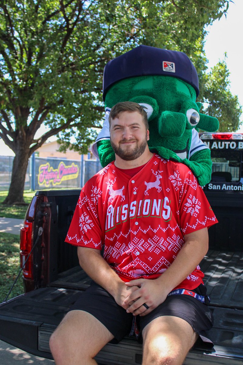missionsmilb's tweet image. The Missions are taking the field Saturday night with some Christmas cheer! 🎅
🎄Fans can bid on these team-worn jerseys during the game
🎆Stick around after for postgame fireworks pres. by @AlamoColleges1
Get 🎟️ now: bit.ly/3H0HG8t