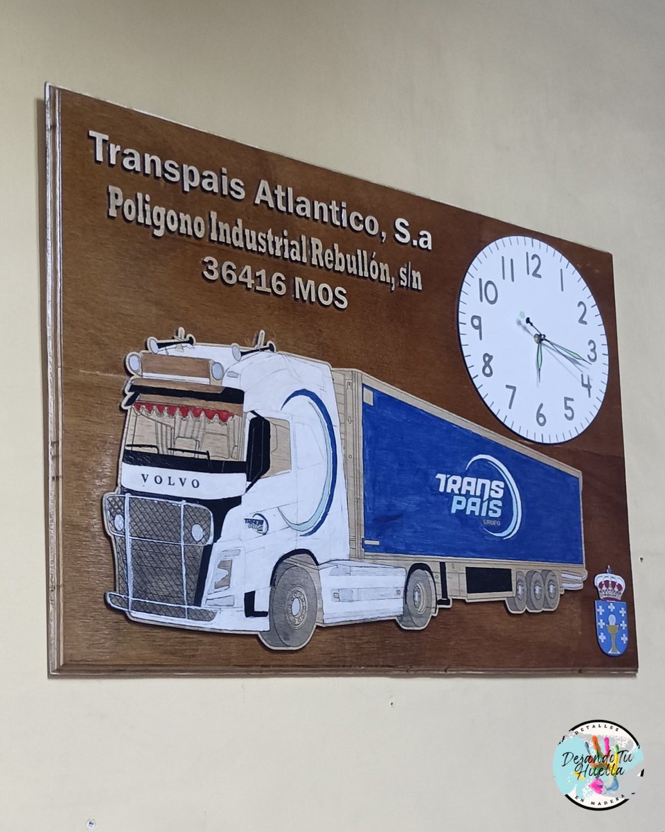 dejandotuhuell_'s tweet photo. ✨Este reloj ya luce en las oficinas de Transpais en Mos. Hecho a mano por uno de sus camioneros, combinando pasión, madera y mucho orgullo por su empresa

📆 Se entregó el mes pasado, coincidiendo con el regreso a las instalaciones tras el incendio de 2022

#OrgulloCamionero https://t.co/UlYyogDiNM