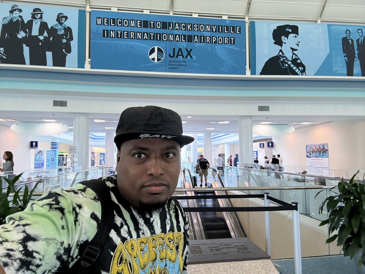 Eddie_ShoBiz's tweet image. GM 🍌🦍 @BoredApeYC fam
Happy Flipped Brim Friday! 🧢
On my way to my 30 year high school reunion. The time really flies by when you’re living life and having fun.
Grateful for the journey🦾🧡🙏🏽
#BAYC #MAYC 🧪 #BAKC 🐶