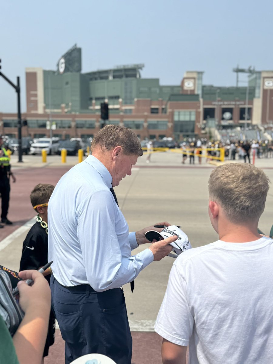 KyleMalzhan's tweet image. Mark Murphy — the man of the day in Titletown.