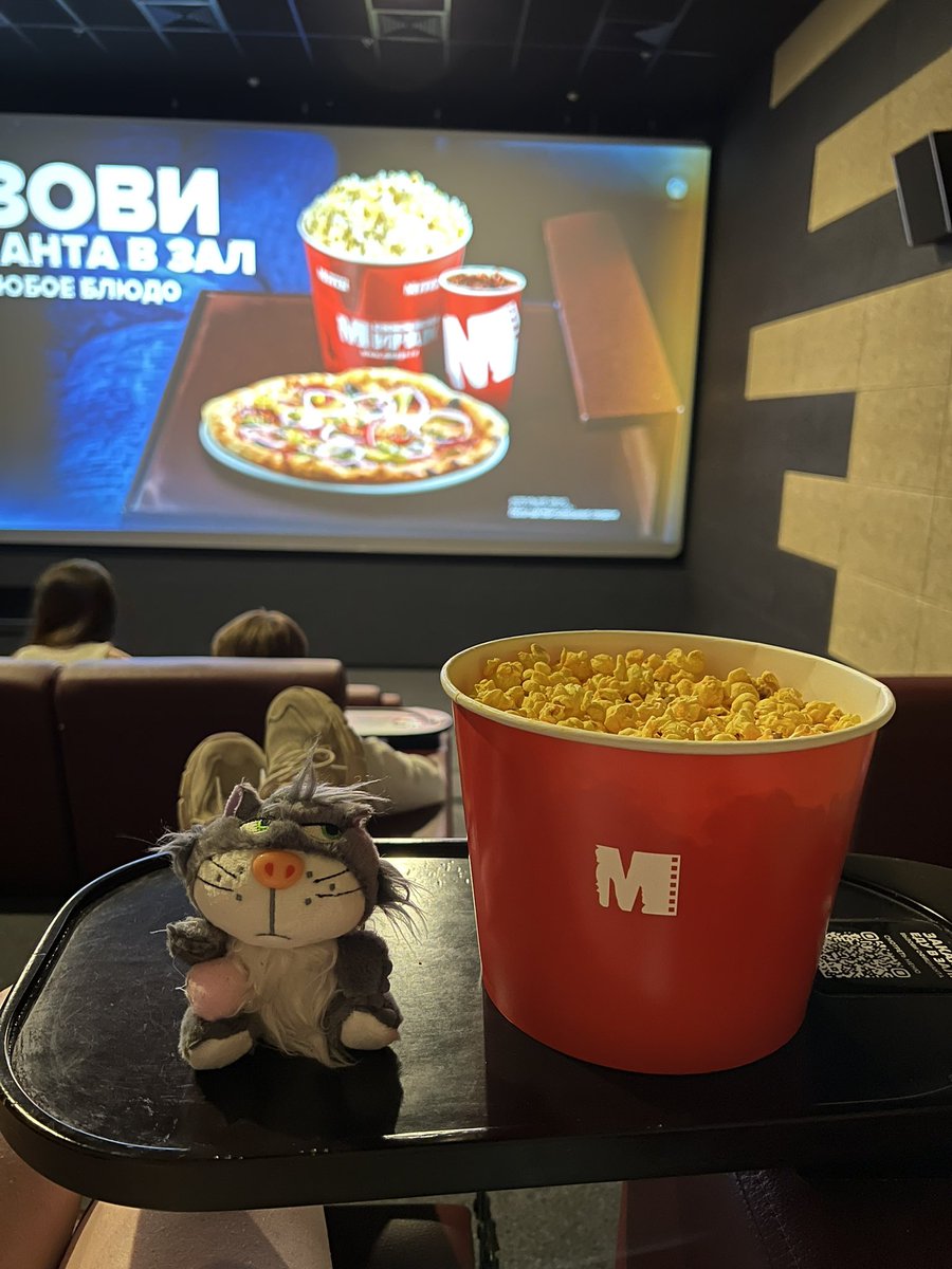 sorokamakeup's tweet image. На свидании с сестрой
Она меня сама позвала в кино, купила попкорн и кота
Довольна