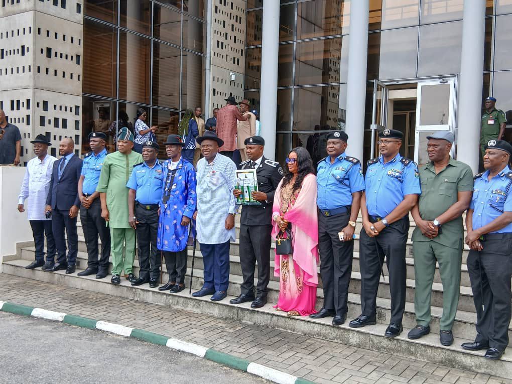 PoliceNG's tweet image. PRESS RELEASE
IGP APPLAUDS CELEBRATION OF POLICE OFFICER OF THE YEAR 2024 BY BAYELSA STATE GOVERNOR
Reaffirms Institutional Commitment to Professionalism, Integrity, and Meritorious Advancement in Policing
The Inspector-General of Police, IGP Kayode Adeolu Egbetokun, Ph.D.,…