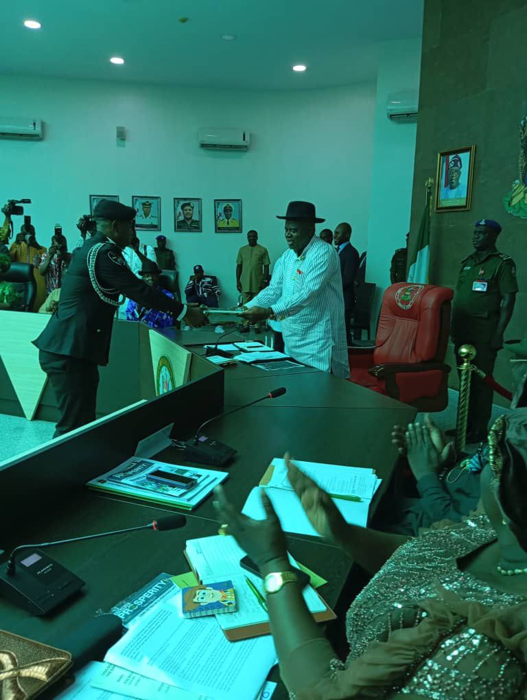 PoliceNG's tweet image. PRESS RELEASE
IGP APPLAUDS CELEBRATION OF POLICE OFFICER OF THE YEAR 2024 BY BAYELSA STATE GOVERNOR
Reaffirms Institutional Commitment to Professionalism, Integrity, and Meritorious Advancement in Policing
The Inspector-General of Police, IGP Kayode Adeolu Egbetokun, Ph.D.,…