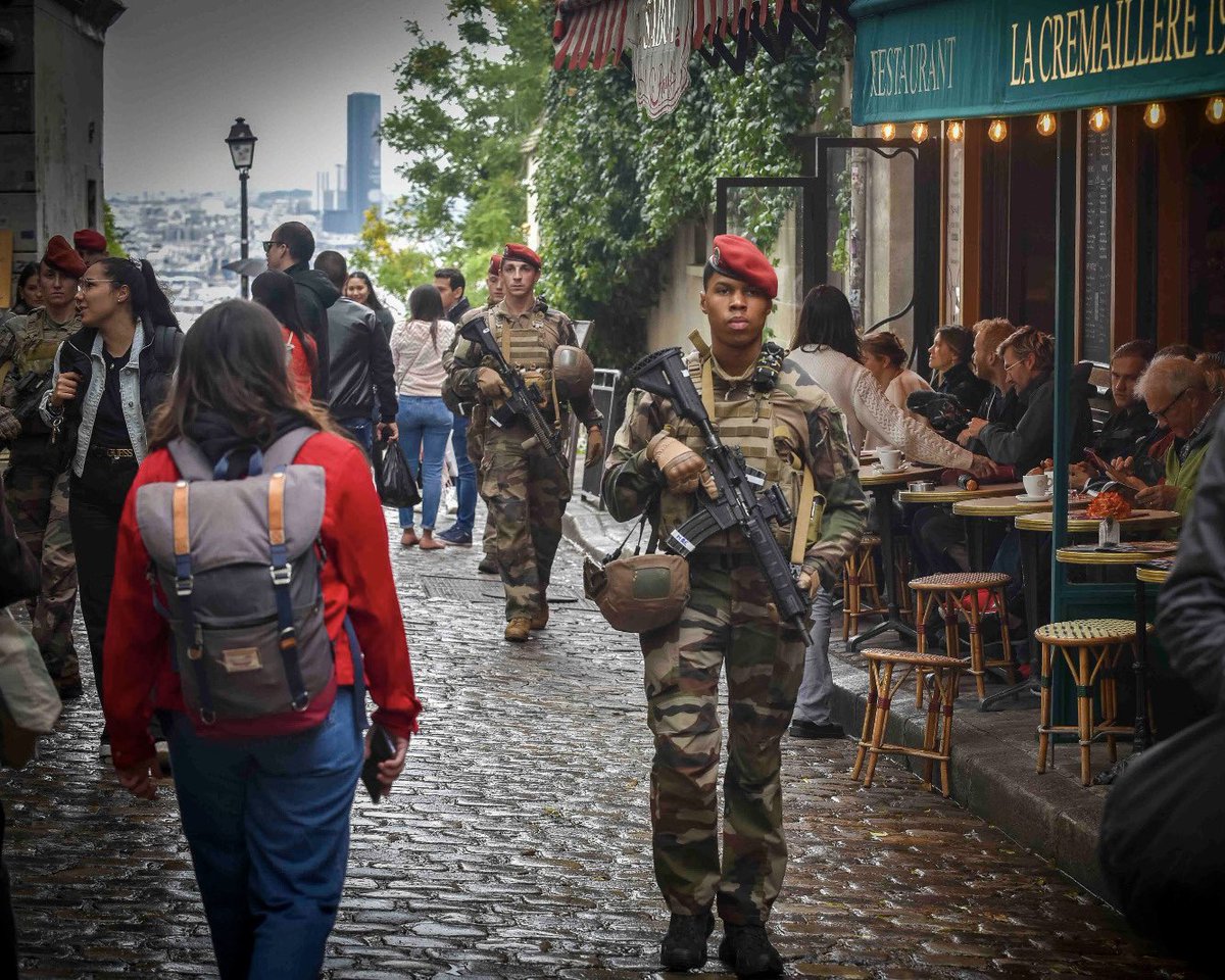 CEMAT_FR's tweet image. Alors que la majorité des français s’apprête à profiter d’une trêve estivale, l’@armeedeterre veille.
Partout en France, la mission Sentinelle et la lutte contre les feux de forêt se poursuivent.
La défense de nos concitoyens demeure notre priorité.