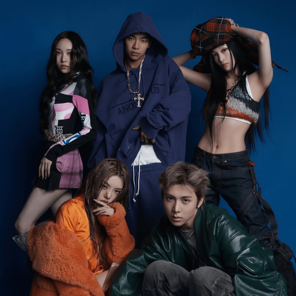 chartsadp's tweet image. [INFO] @ALLDAY_PROJECT #YOUNGSEO revealed that she was the final member to join the team. She had personally auditioned for THEBLACKLABEL as she always loved TEDDY’s work &amp;amp; she just made the cut to join ALLDAY PROJECT.

#ALLDAYPROJECT #올데이프로젝트