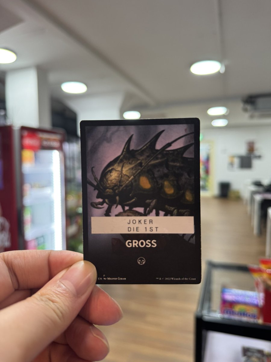 谁放这张卡在我桌子上面😑