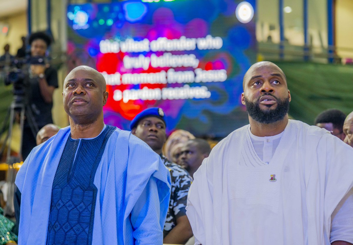 Adebo_ogund's tweet image. It was a glorious celebration of life, grace, and impact as the Founder and Presiding Pastor of Livingspring Chapel International, Pastor Femi Emmanuel, marked his 70th birthday.
I joined His Excellency, Engr. Seyi Makind, the Executive Governor of Oyo State, alongside family…
