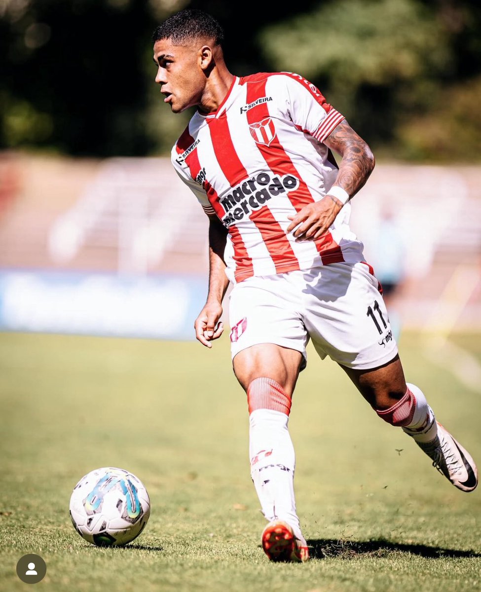 olivera_martin1's tweet image. 🚨Juan Cruz de los Santos va a jugar en Nacional. El extremo por izquierda estaba sin contrato entrenando en River.
➡️Va a firmar con River, para que le ingrese dinero al club.
ℹ️ @CarveDeportiva