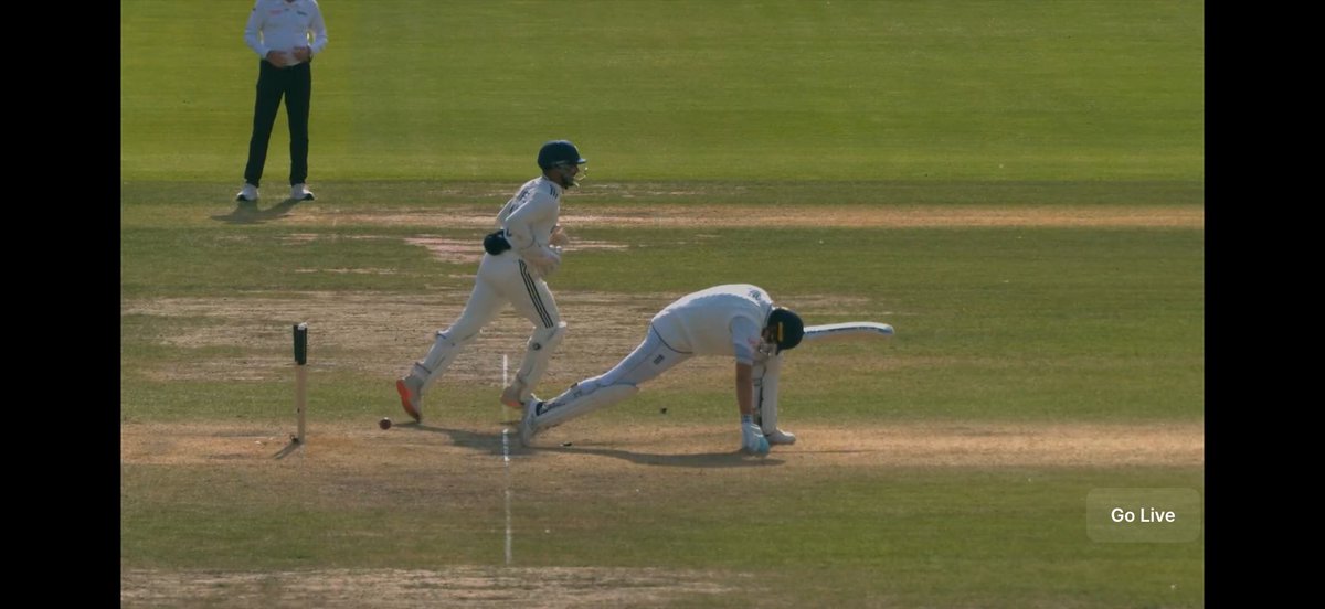 actraja's tweet photo. #staraikelungal 

Even this soft dismissal can’t be judged by a leg umpire then u can imagine how lazy is a human brain involvement gets suppressed by technology performance

Even after a WK crossed, the batsman still outside the grease https://t.co/tC1gMmd2c7