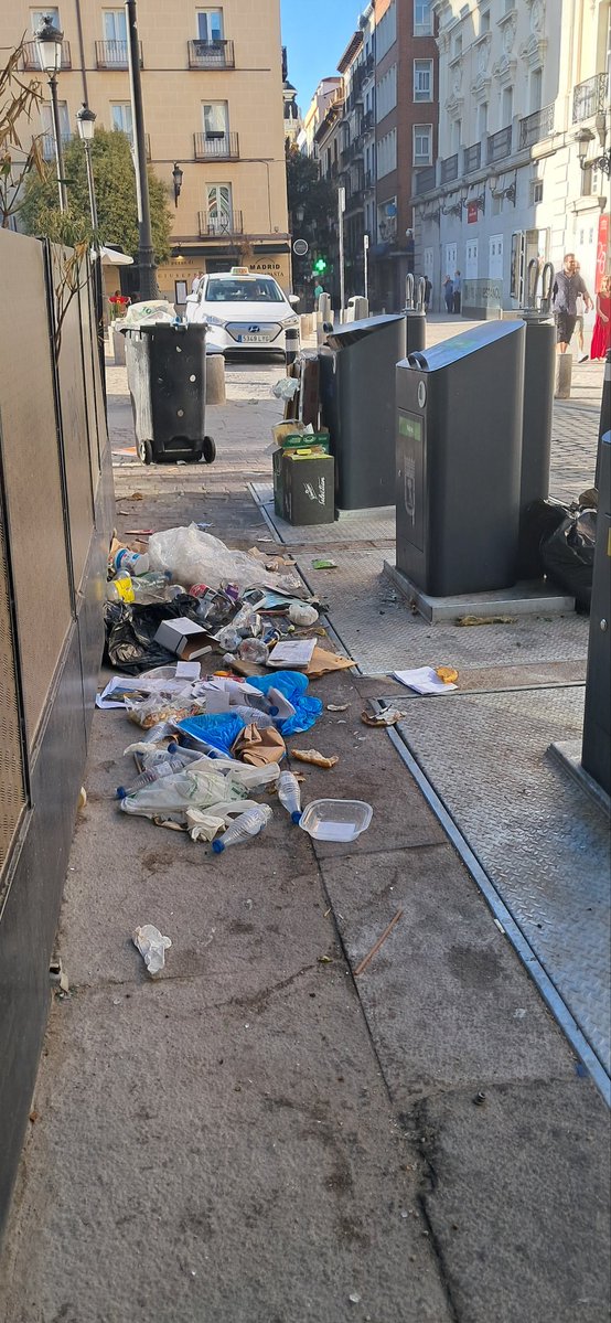 LetrasSos's tweet image. Estercolero delante del @TeatroEspanol
Qué pena que ya no esté Noelia para resolver el problema con su formación.
Esta es la gestión del @ppmadrid Basura y paguitas
@Lineamadrid @CiudadanaMartaR @cayetanaAT @seguragc @AlmeidaPP_ @cherines_pp