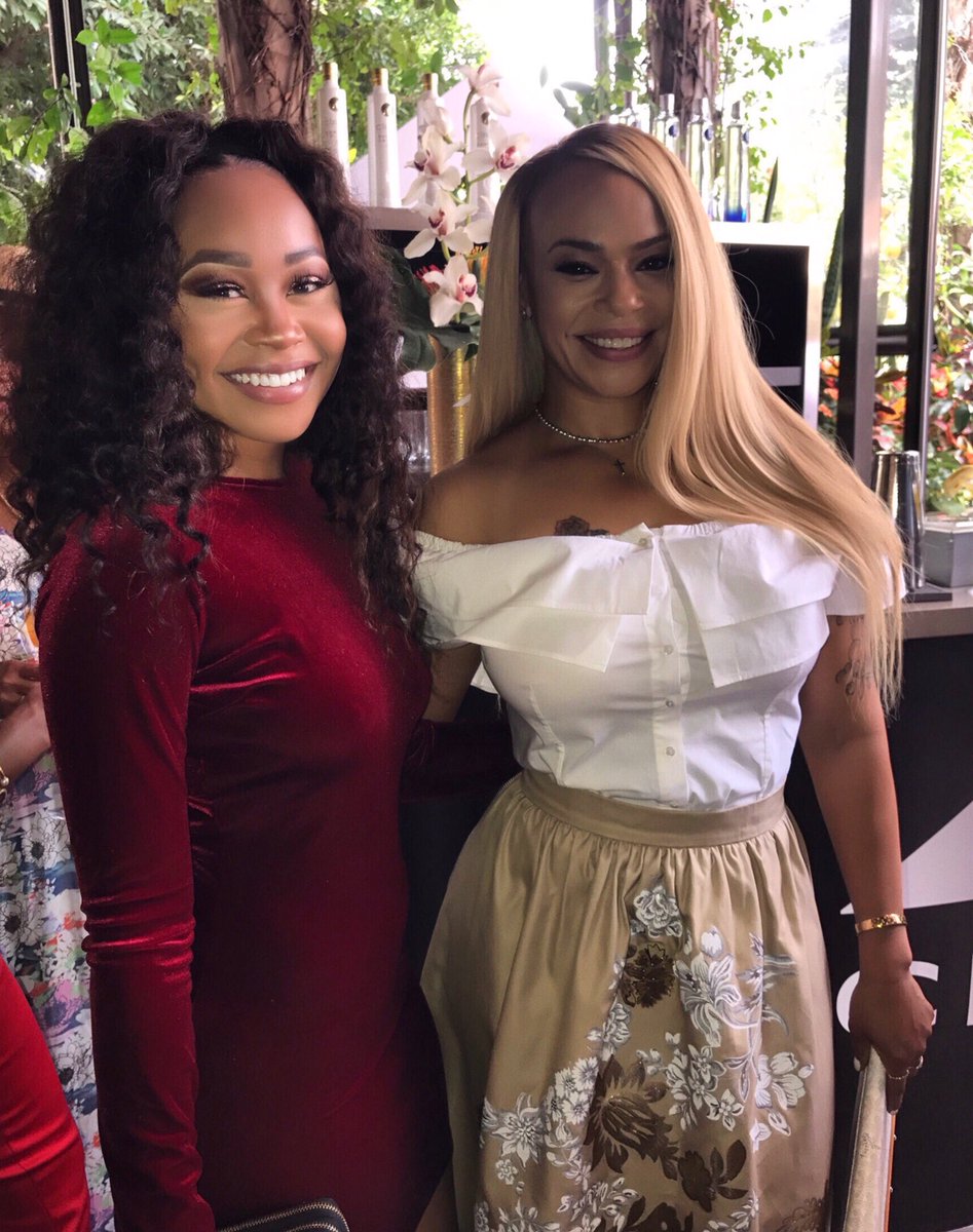 cloreey443's tweet image. I don’t know but it something about the presence and the way #Beyoncé and #FaithEvans carries themselves that fascinates me. The women next to them seems extraordinary to fr! Beautiful black women with class!