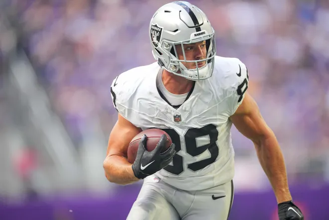 *FANTASY* Tight End Rankings🏈

1. Brock Bowers
2. Trey McBride
3. George Kittle
4. Sam Laporta
5. TJ Hockenson
6. Travis Kelce
7. Evan Engram
8. Mark Andrews
9. Dallas Goedert
10. Tucker Kraft
11. David Njoku
12. Tyler Warren
13. Jonnu Smith
14. Jake Ferguson
15. Colston