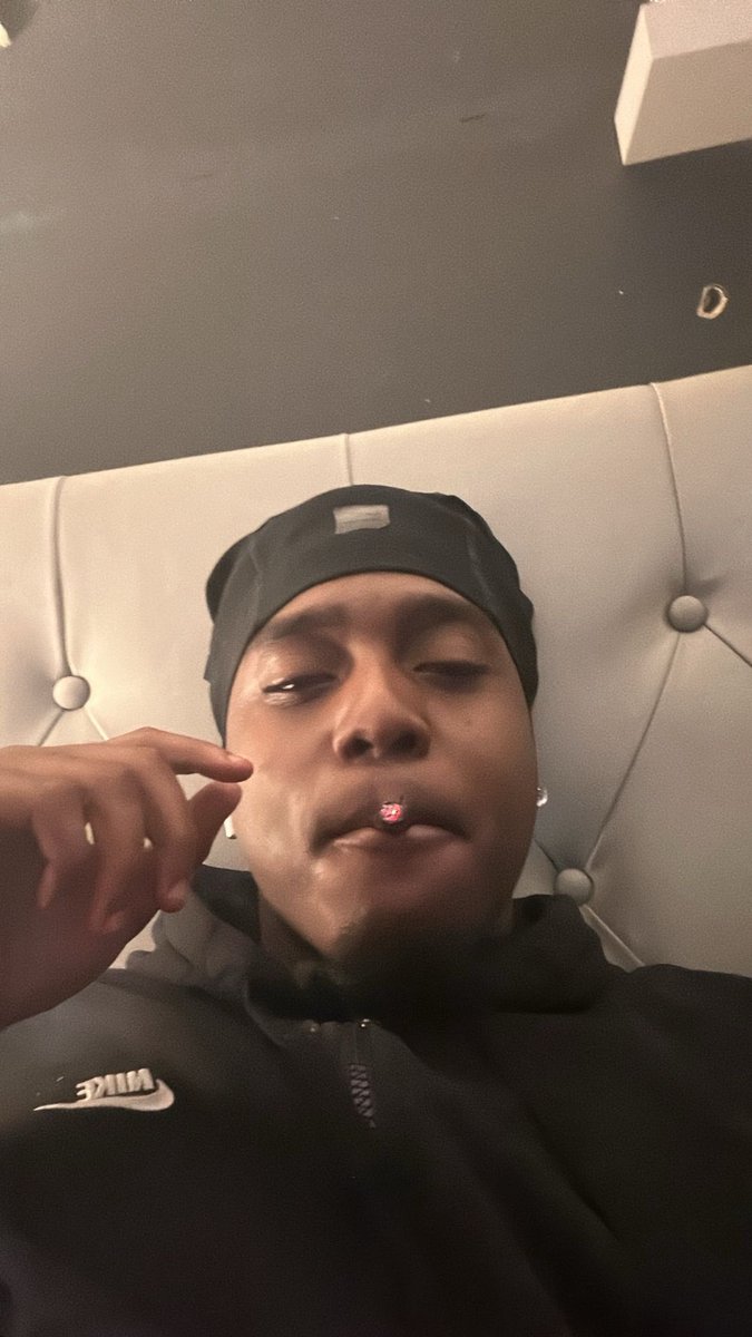 _CbfwAntG's tweet photo. damn where the bad n thicc shit at 😩 https://t.co/HTZ9OPeTSE