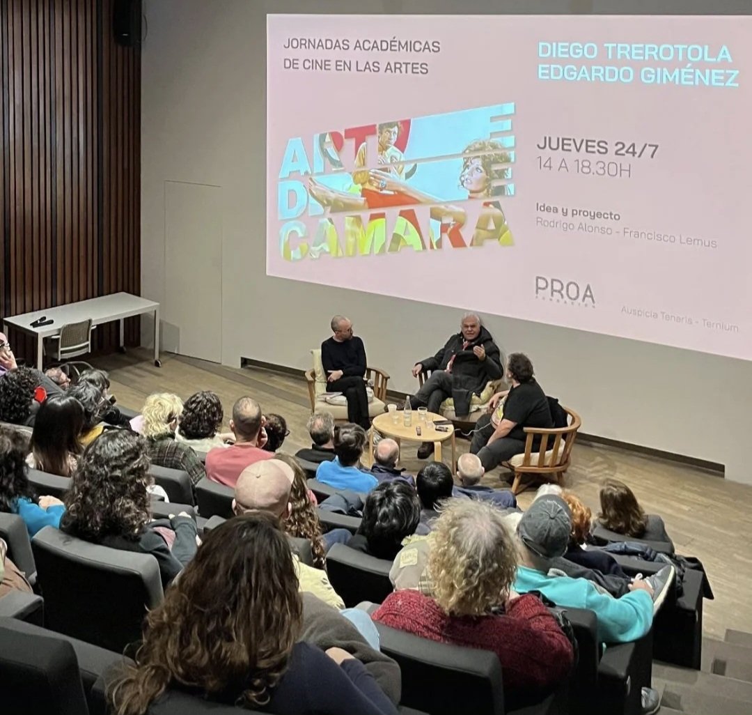 diegot_rror's tweet image. Jornada increíble con el gran Edgardo Giménez en Fundacion Proa hablando de cine, erotismo camp e incomodidad queer.