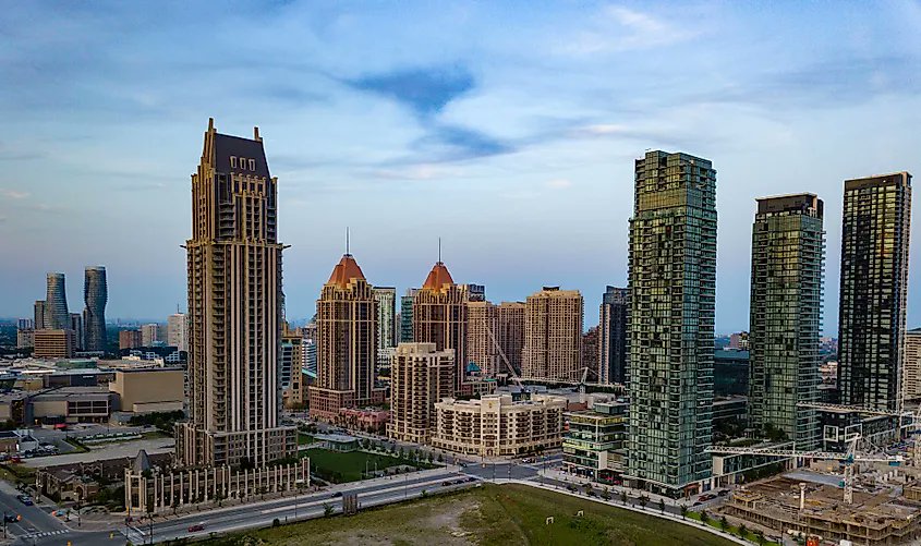 TOFilming_EM's tweet image. Filming Update!
Boston Blue is rolling back into Mississauga today for extra scenes! 👮🎥🎬
🚨SPOILER🚨
Word on the street? It's all about undercover detectives, think sharp suits, slick jackets, and serious "I’m not a cop" energy. #BostonBlue