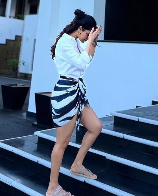 GwuIyTibgAITq9D?format=jpg&name=small