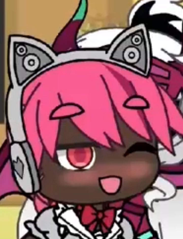 CrecyBEE's tweet image. My good lord I just woke up to this in my notifications why did my classmate DM me this in 1 AM?