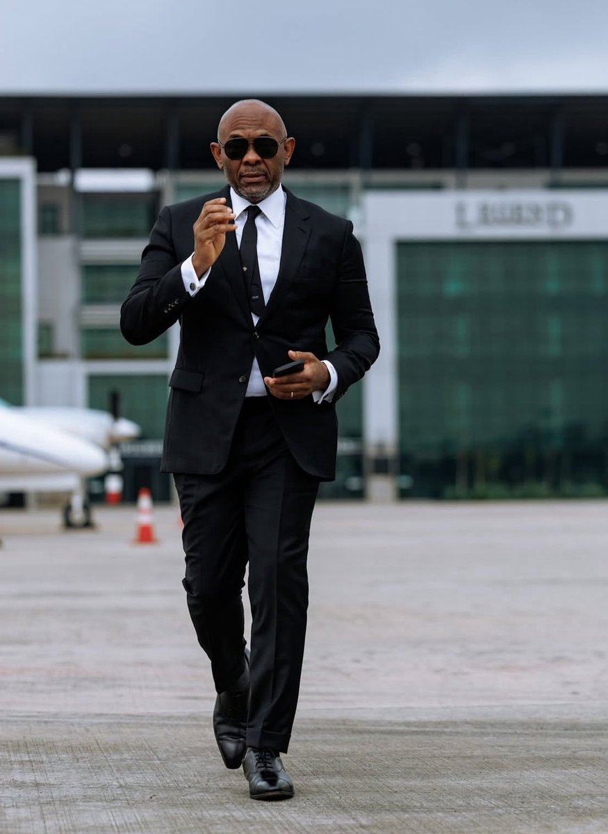 MideRollzz's tweet image. He started building in his 20โs
Heโs 65+ now(looks 10years younger)
Heโs a billionaire.