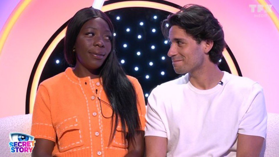 vdjaaa's tweet image. JE PEUT DEAD POUR CETTE PHOTO REGARDEZ MOI CE REGARD COMPLICE #SecretStory