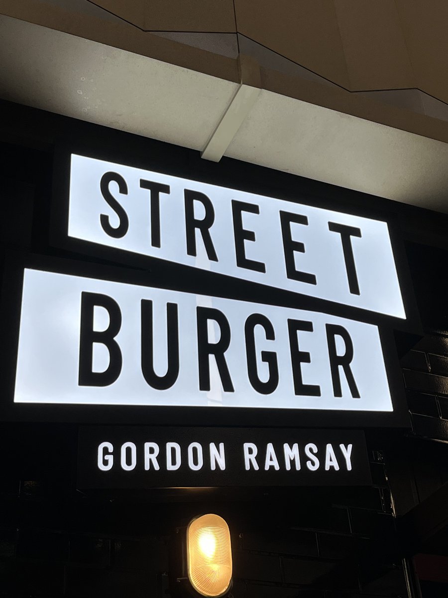 Pro2KCAW's tweet image. Going to my first concert today to see Judas Priest and Alice Cooper
First though. A trip to try food from a Gordon Ramsey restaurant for the first time