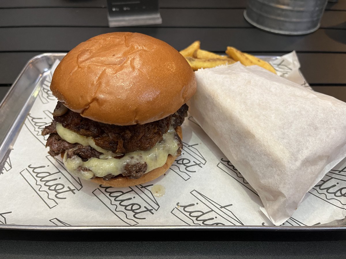 Pro2KCAW's tweet image. Going to my first concert today to see Judas Priest and Alice Cooper
First though. A trip to try food from a Gordon Ramsey restaurant for the first time