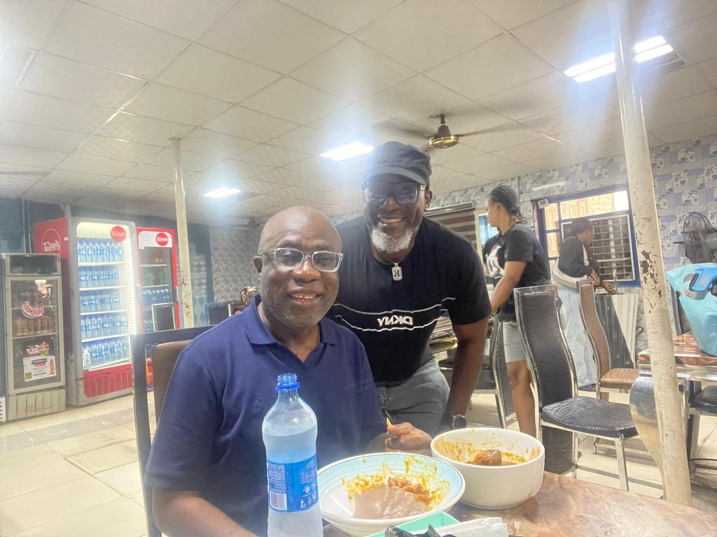 ikhide's tweet image. Ibadan. Adunni's clans of brown rusted roofs. Spending the weekend here with Barrister Joe Ikheloa for a wedding.
Someone is doing good work in Oyo State. Ibadan is much cleaner than Lagos. For the first time since landing Nigeria, I saw smooth roads, with no heaps of garbage…