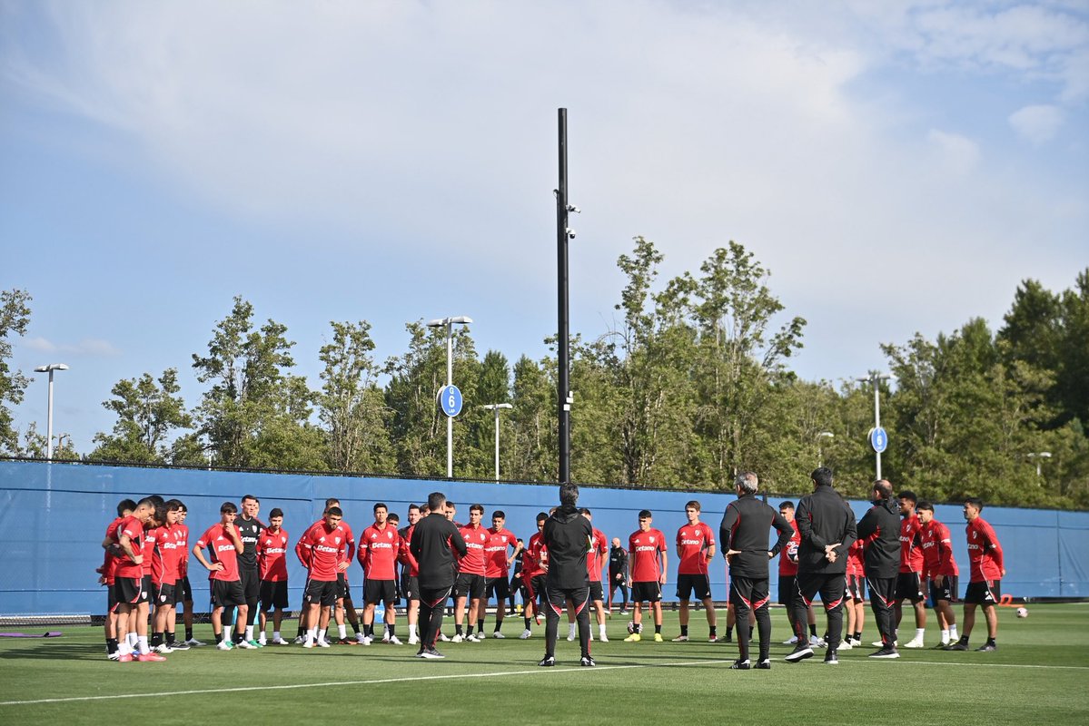 LeaVaquila's tweet image. Próximo entrenamiento de River:
🗓️ Sábado 26/7 a las 18, en el Mâs Monumental.
🏟️ Luego, concentración en el club.
