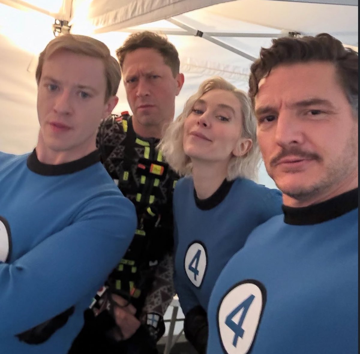 luchobenitez94's tweet image. LOS TRAJES CLÁSICOS!!! POR DIOS, SE VEN PERFECTOS. Que homenaje, que maravilla la producción de la película
#FantasticFour
