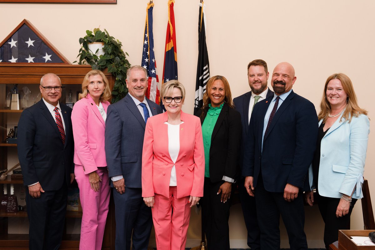 SenHydeSmith's tweet image. It was a pleasure to meet with Ole Miss’s @ichildnutrition representatives to discuss their research priorities, workforce development efforts, and the vital role they’re playing in child nutrition – benefitting the health and wellness of youth at home in the Magnolia State and…