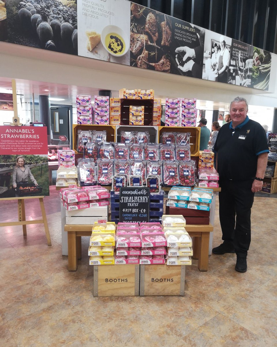 BoothsCountry's tweet image. Strawberries and meringue with fresh cream is Pete at Knutsford's favourite weekend treat, what's yours? 👇