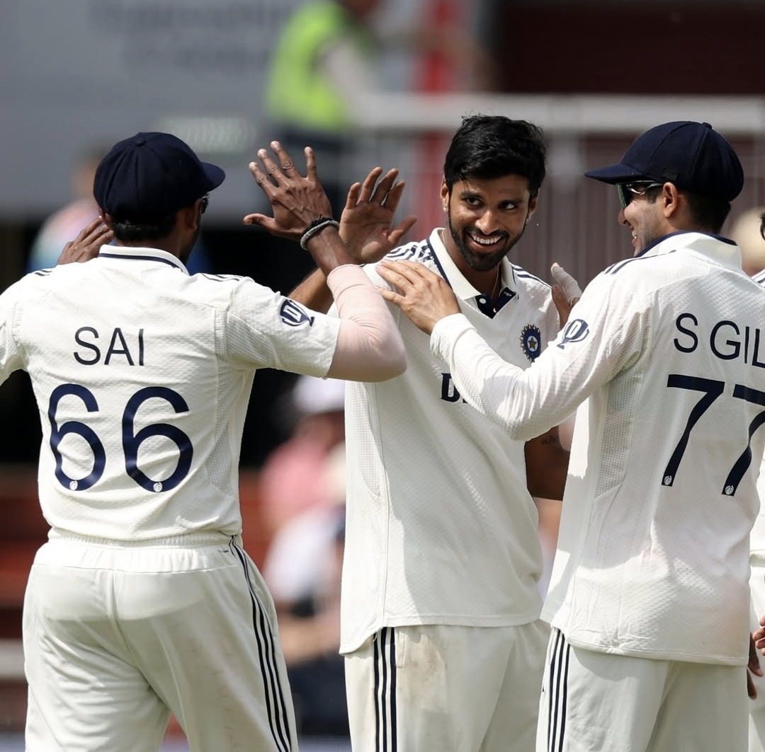 SocialpulseKal's tweet photo. One brings TWO!
 Washington Sundar strikes again
England 4 down as Harry Brook departs
#Teamlndia #ENGVIND https://t.co/IHWcUMM1RP