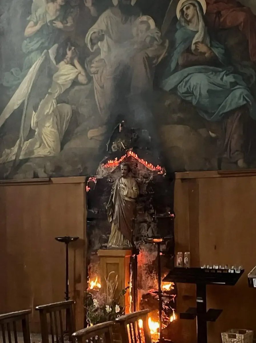 SiateSanti's tweet image. 🇨🇵 Due volte nelle ultime 48 ore, la chiesa di Notre-Dame-des-Champs a #Parigi è stata colpita da incendi dolosi. Gli attacchi deliberati ai luoghi di culto cattolici in Francia sono aumentati di anno in anno.
Preghiamo!
#Paris #France