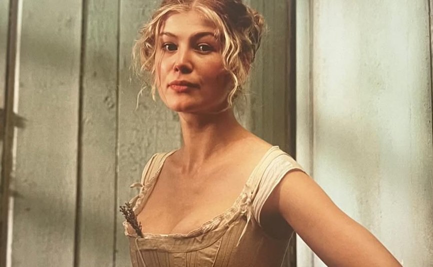 rnostardently's tweet image. forever mesmerized of her face, the lavender detail, and how her boobs looked great in this scene