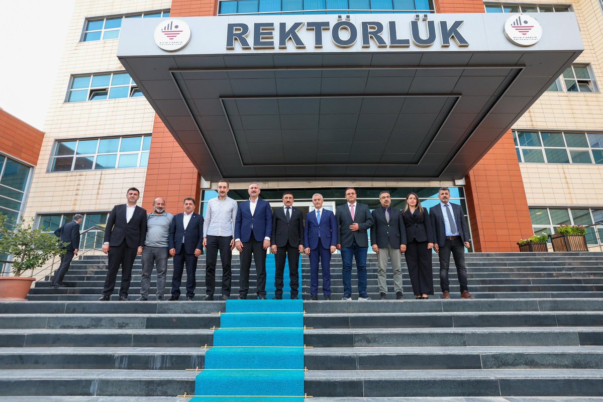 Mehmet Tahmazoğlu 🇹🇷 (@mtahmazoglu) on Twitter photo AK Parti Grup Başkan Vekilimiz Sn. <a href="/abdulhamitgul/">Abdulhamit Gül</a> ve Kilis İl Başkanımız <a href="/akserhanbaskan/">Serhan Diyarbakırlı</a> ile 7 Aralık Üniversitesi Rektörü olarak atanan <a href="/rektor_Akman/">Prof. Dr. Zekeriya AKMAN</a>’ı ziyaret ettik.
Rektörümüze yeni görevinde başarılar diliyor, misafirperverliği için teşekkür ediyorum.
#Şahinbey #Gaziantep AK Parti Grup Başkan Vekilimiz Sn. <a href="/abdulhamitgul/">Abdulhamit Gül</a> ve Kilis İl Başkanımız <a href="/akserhanbaskan/">Serhan Diyarbakırlı</a> ile 7 Aralık Üniversitesi Rektörü olarak atanan <a href="/rektor_Akman/">Prof. Dr. Zekeriya AKMAN</a>’ı ziyaret ettik.
Rektörümüze yeni görevinde başarılar diliyor, misafirperverliği için teşekkür ediyorum.
#Şahinbey #Gaziantep
