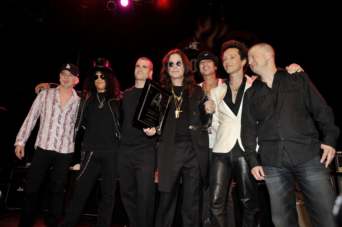 TheAFDPodcast's tweet image. #FlashbackFriday: Slash, Billy Bob Thornton, Henry Rollins, Tommy Lee, Billy Morrison, and Jim Norton pose onstage at the 2nd Annual Sunset Strip Music Festival's Tribute to Ozzy Osbourne at the House of Blues on September 10, 2009 in West Hollywood.
(Photos by Getty Images)