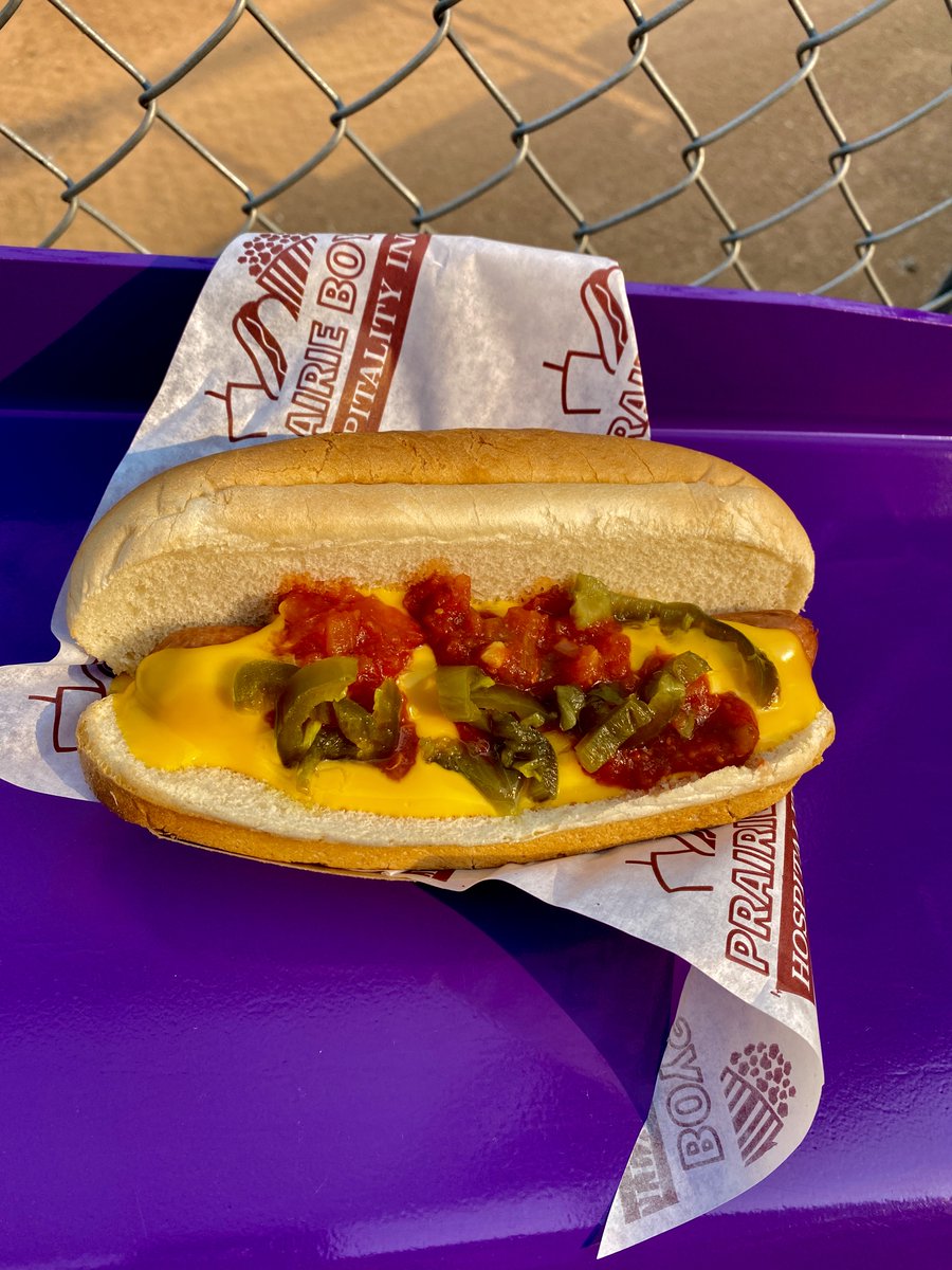 StoonBerries's tweet image. Nacho average hot dog 🤤
Tomorrow night's concession feature: The Nacho Dog (cheese sauce, salsa, jalapeños)
If you can handle the heat 😉