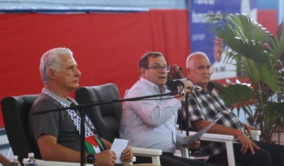 El primer secretario del CCPCC  y Presidente de la República, Miguel Díaz-Canel Bermúdez, encabezó el Encuentro de Solidaridad que se desarrolla en Ciego de Ávila, sede del acto nacional por el Día de la Rebeldía Nacional. Asisten 370 representantes de 23 países. #Cuba