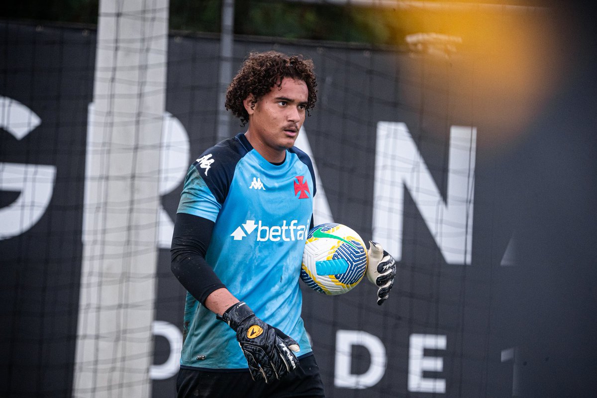 newscolina's tweet image. Porto 🇵🇹 prepara nova oferta por Phillipe Gabriel, informa o @andrehernan.
Anteriormente, os portugueses tentaram a contratação do goleiro mas o Vasco recusou a proposta, segundo o @pedrosa.
📸 | Leandro Amorim
