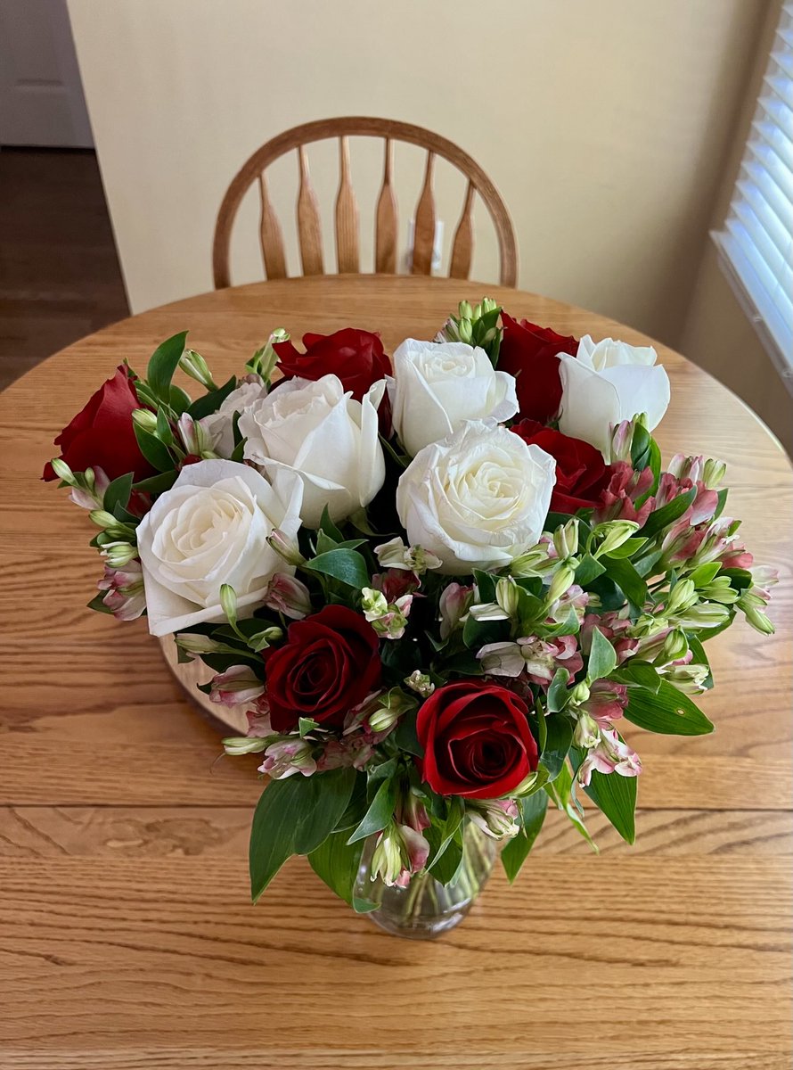 KevinBurrellMLB's tweet image. Surprised my wife today with a bouquet of flowers. No special occasion. Just because. Simply a great wife. ♥️