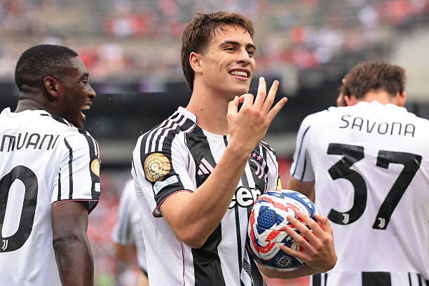 📊🔵 ~ CLASSEMENT DU GROUPE A (3EME JOURNÉE)

1️⃣ Puventus 🇮🇹 : 7 points
2️⃣ Parseille 🇫🇷 : 7 points
3️⃣ Payern Picnic 🇩🇪 : 7 points
4️⃣ Poulouse 🇫🇷 : 6 points
5️⃣ QSG 🇫🇷 : 3 points
6️⃣ POSC Pille 🇫🇷 : 3 points
7️⃣ Pan City 🏴󠁧󠁢󠁥󠁮󠁧󠁿 : 1 point
8️⃣ Polves 🏴󠁧󠁢󠁥󠁮󠁧󠁿 : 0 pt