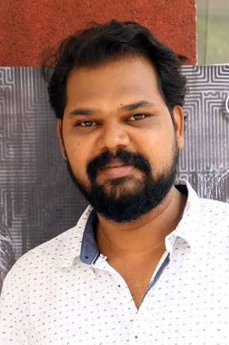 cinemascopetaml's tweet image. முதல் பாதியில் ஆங்காங்கே வந்தாலும் இரண்டாம் பாதியில் நிறைய காட்சியில் வந்து கிளைமேக்ஸ் ல் ரசிக்க வைக்கிறார் @actorvivekpra ❤️❤️❤️
நிறைய கதாபாத்திரத்திரங்கள் இல்லாமல் குறைவான நடிகர்களை வைத்து நல்ல படம் 
சற்று லாஜிக் குறைபாடு மற்றும் படத்தின் வேகம் கொஞ்சம் மைனஸ்