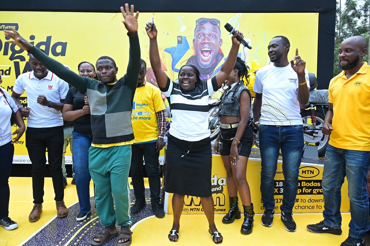 asiimireritah's tweet image. 🎉9th winner of #DigidaAndWin is Namara Faridah,a small hotel owner who came with her husband to claim her brand-new boda boda.
@KaroleKasita performance was also big highlight at this giveaway (Karole Kasita caller tune code is *170*20#)
#MTNCallerTunez #MakeYourDay
@mtnug