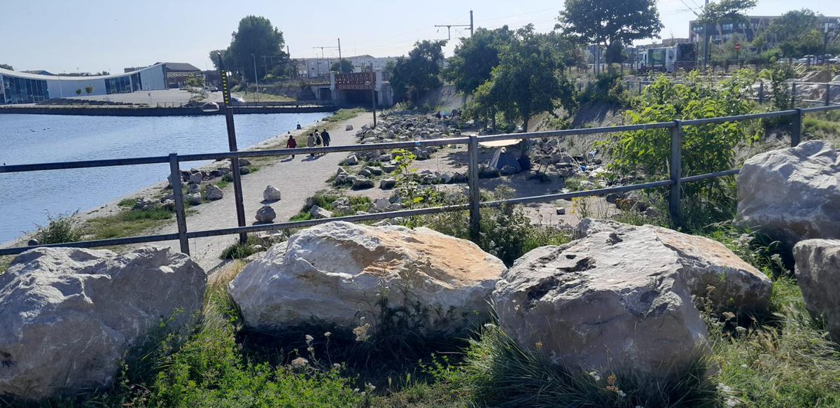 MeltingPotEU's tweet image. Abriendo Fronteras a #Calais, l’ultima frontiera
La tappa principale dell'annuale carovana nella città simbolo delle frontiere europee
Riccardo Bottazzo @RiBot26
Come di consueto nei suoi viaggi, @CMigranti ha portato i lenzuoli della memoria
meltingpot.org/2025/07/abrien…
