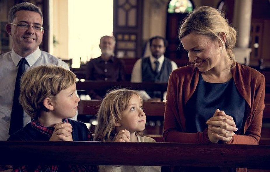 CitizenGO_PL's tweet image. ✝️ Dziś niedziela. Może właśnie idziesz z dziećmi na Mszę Świętą.

Czy zdajesz sobie sprawę z tego, że już niedługo mogą stracić prawo do katechezy w szkole?

To się dzieje naprawdę.

🖊 Nie zwlekaj. Podpisz apel i broń wiary.

bit.ly/4m3QBVs